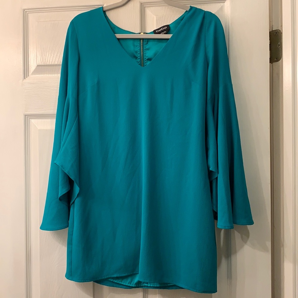 Bebe blue/green shift dress with flowy sleeves